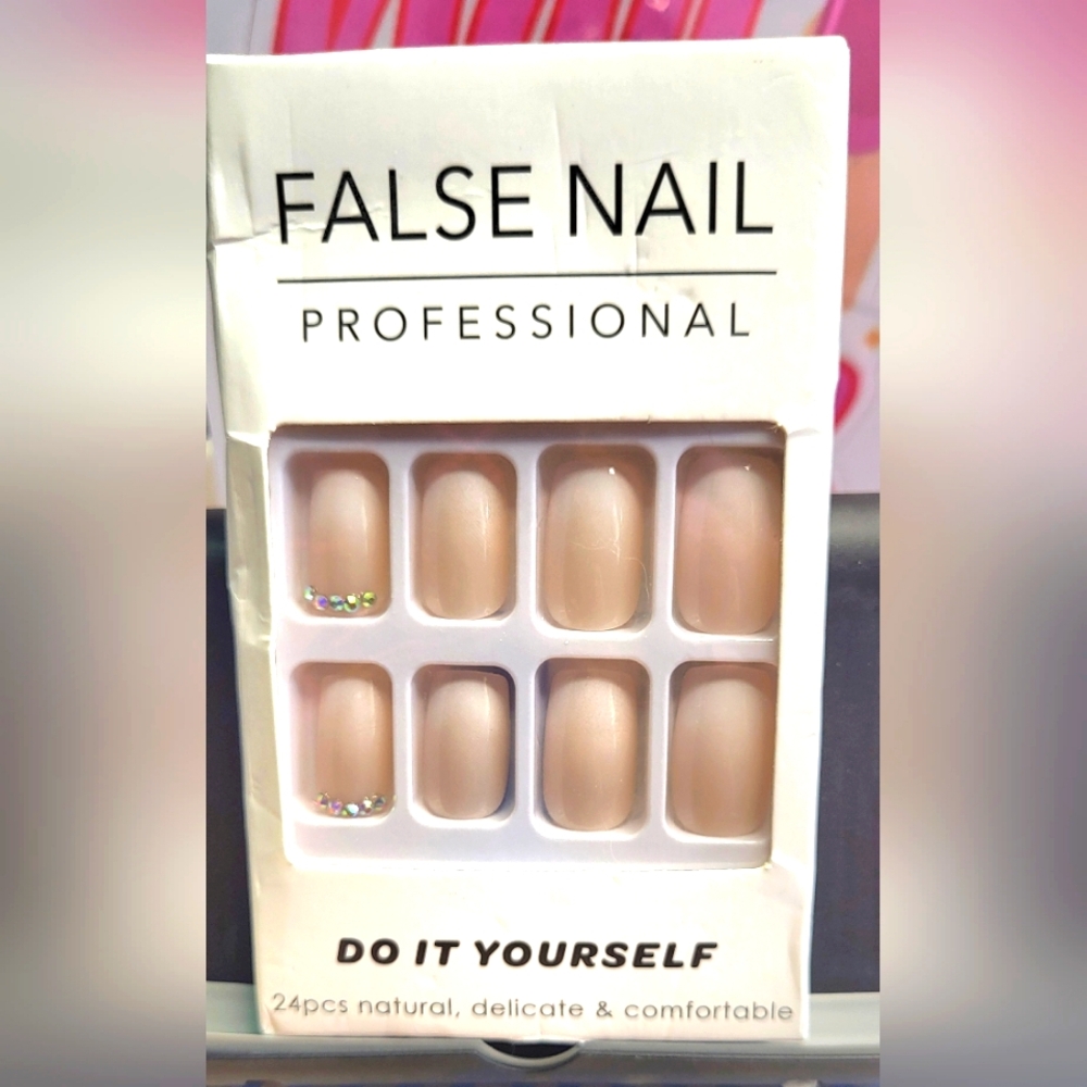 🎀3/$24 - Nude white press-on nails featuring sparkling rhinestones.
